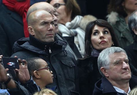 Vidéo Zinédine Zidane Et Sa Femme Véronique Hommage Des Anciens