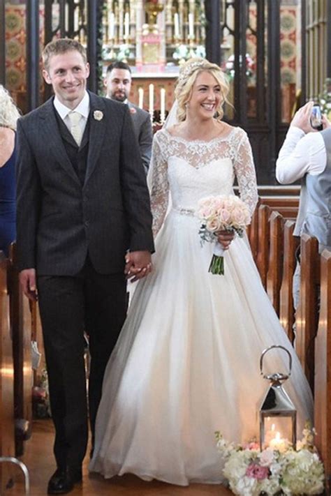 To ask other readers questions about laura trott and jason kenny, please sign up. Pregnant Laura Kenny shows off baby bump in black dress ...