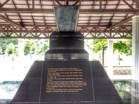 Sila klik video untuk berita selanjutnya. Memorial Batu Bersurat, Kuala Berang, Terengganu | Lawatan ...
