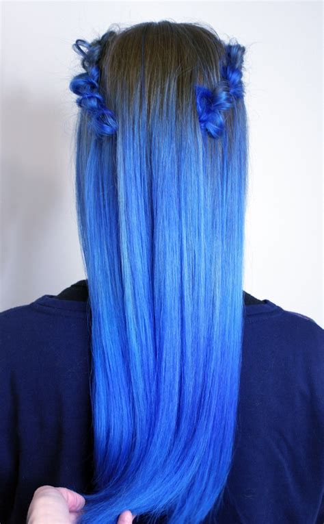 Pintado de uñas de principe azul / disfraz de principe. Pin by Lilan Ken on Mermaid hair color | Hair styles, Blue hair, Dyed hair