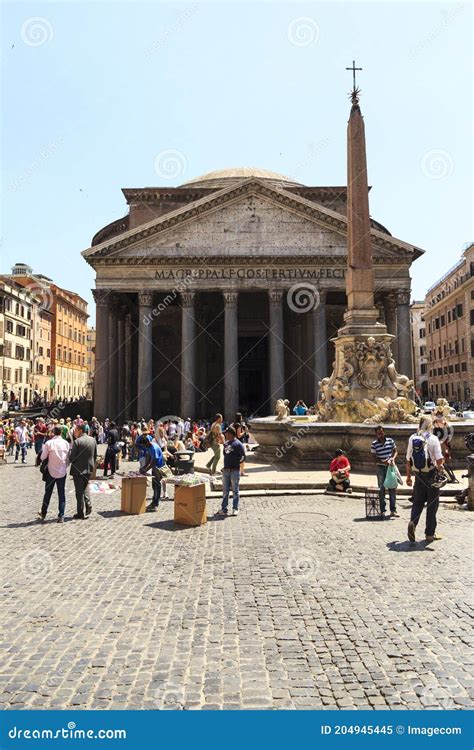Il Pantheon Fu Costruito Come Un Tempio Per Tutti Gli Dei Dellantica