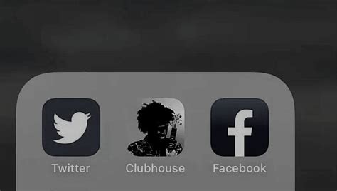 Currently, the easiest way to access the service is the official one. What makes the Clubhouse app click?