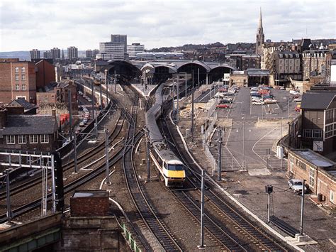 Train Leaving Newcastle Central Station © The Carlisle Kid Geograph