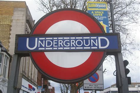 London Underground Roundel Turnpike © Julian Osley Cc By Sa20