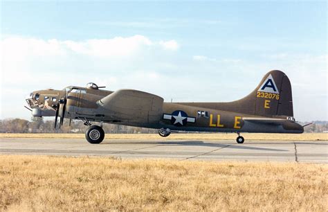 Under His Wings The B 17 Flying Fortress Part 2 Crew