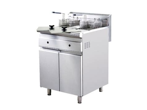 Gas deep fryers rapidly heat up oil and maintain cooking temperatures, ideal for higher volume and heavy duty applications. STAINLESS STEEL GAS DEEP FRYER