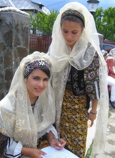 Romanian Traditional Costumes Part 1 Port National Traditional Outfits Romanian Women