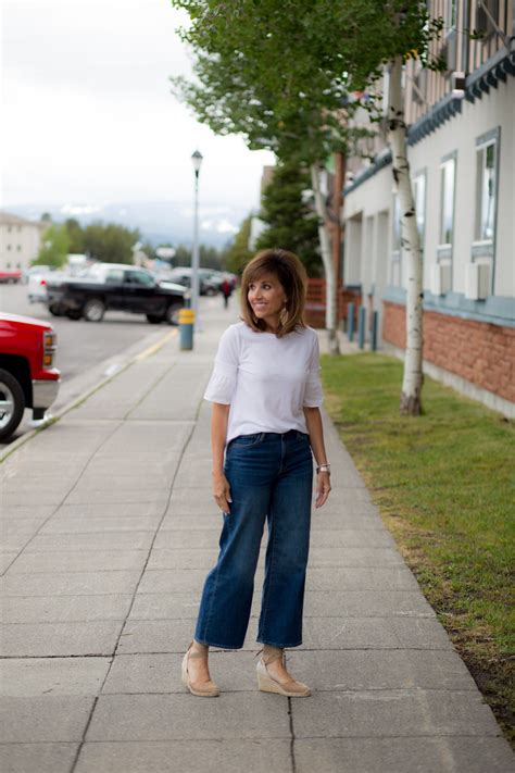 Play with different colours to create a whole different vibe for the look. How To Wear Wide Leg Crop Jeans - Cyndi Spivey