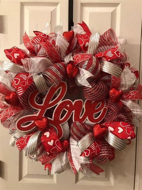Fabulous Valentine Wreath Design Ideas For Your Front Door Decor 11