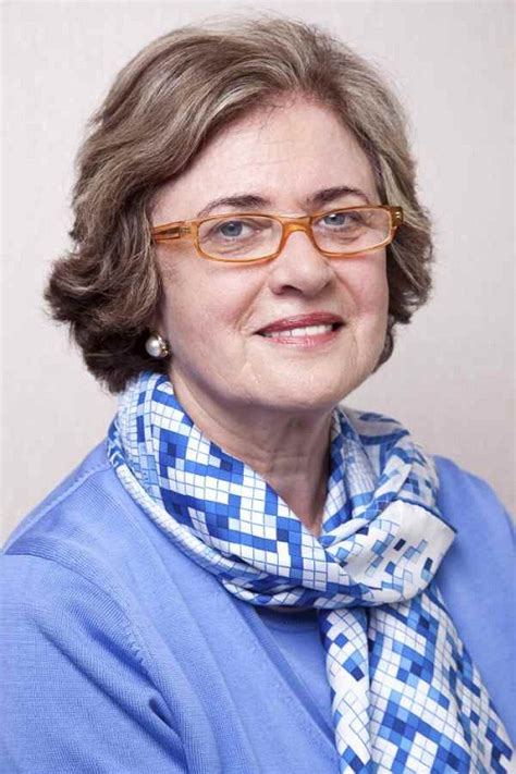 Those women over 50 & 60 who wear glasses should use small frames and short hairstyles for double chins with glasses. Hairstyles For Women Over 50 With Glasses - Fave HairStyles