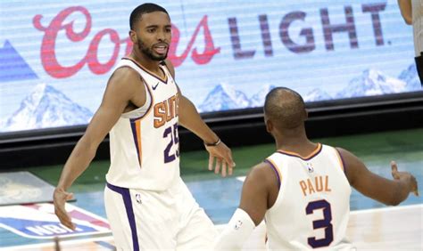 Suns went down to the other end of the court 5 on 3. Biggest matchups for Suns vs. Lakers - gulfnews.network