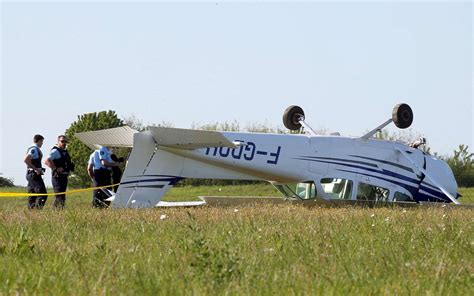 Comment Freine Un Avion à L Atterrissage - Grosse frayeur à l’aérodrome: un avion se met sur le toit à l