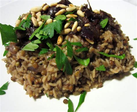 Riso e lenticchie è una minestra calda , nutriente e confortante a base di legumi e cerali, ideale per l'inverno!le lenticchie vengono stufate in un delizioso soffritto di cipolla, sedano e carota a cui si. La Belle Auberge: Lenticchie, riso e cipolle caramellate