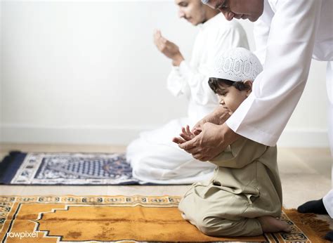 Tak peduli itu anak lelaki atau wanita, putih atau hitam seorang anak akan tetap menjadi harapan bagi orang tua untuk melanjutkan generasinya di masa yang akan datang. Bakal Jadi Imam Keluarga, Ini 7 Cara Mendidik Anak Laki ...