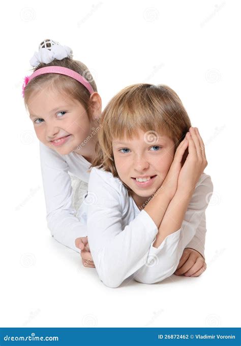 Zwei Junge Freundinnen Auf Weiß Stockfoto Bild Von Familie Frau 26872462