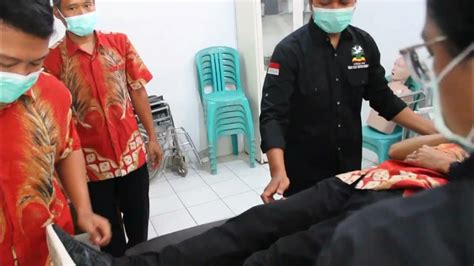 Simulasi Bantuan Hidup Dasar - YouTube