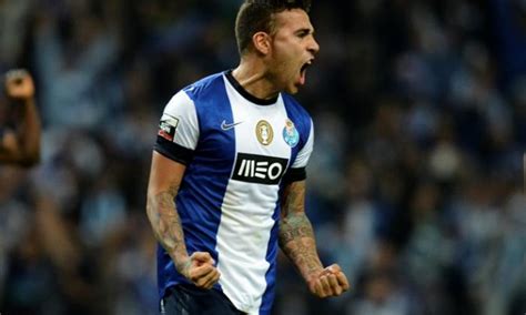 Otamendi Porto / Nicolas Otamendi Open To As Monaco Move Get French