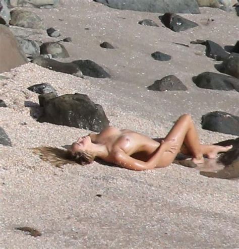 Alexis Ren Caught Nude Fappening Leaks