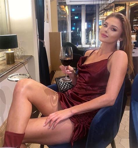 Na instagramie obserwuje ją niemal 30 tysięcy internautów. Joanna Opozda w sukience na jesień za 45 złotych. Kupicie ...