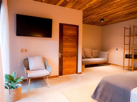 Newly Built Modern Villa: An Oasis in the Heart of Santa Teresa's