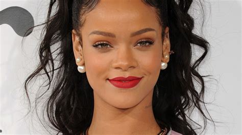 Rihanna Posts No Makeup Selfies And Looks Flawless Plus Other Celebs