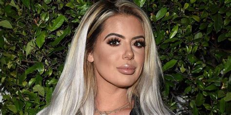 Brielle Biermann Rocks Sexy Low Cut Top On Night Out With Friends