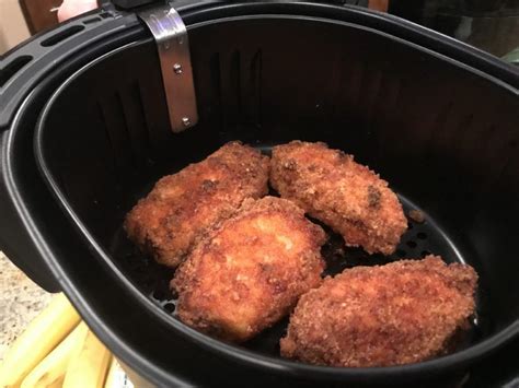 I used pork loin chops with the bone because have enough fat to keep the pork chops juicy and give them flavor. Crispy Keto Parmesan Crusted Pork Chops in the Air Fryer | Recipe | Air fyer recipes, Parmesan ...