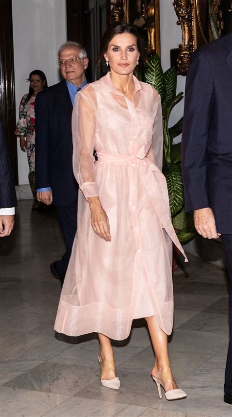Los dos últimos vestidos de la reina Letizia en Cuba son todo un acierto Telva com