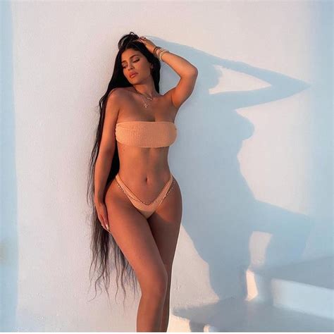 Kylie Jenner Wears Two Piece Bathing Suits From Bikini Lovers