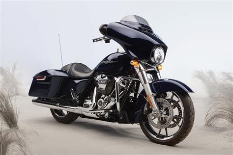 Learn what makes the cvo (custom vehicle operations) package premium above the. 2020 Harley-Davidson Street Glide Guide • Total Motorcycle