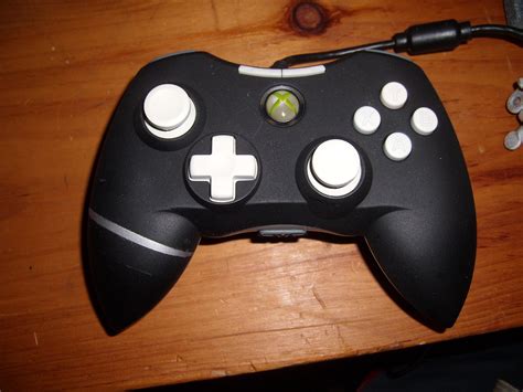 So you want to hack your 360. Xbox 360 Black and White Controller Color Mod - Instructables