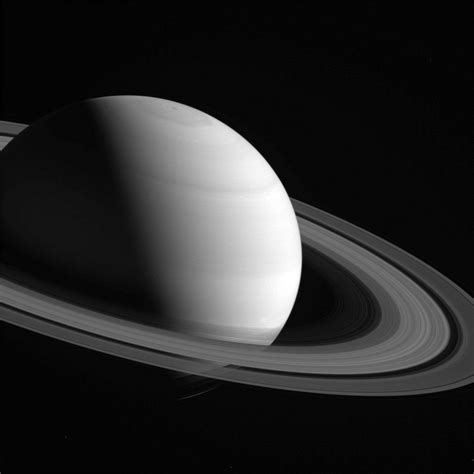 √ Saturn Black And White