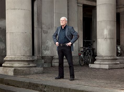 Check spelling or type a new query. Politieman en thrillerschrijver Joop van Riessen - VN