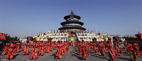 Gambar ucapan selamat tahun baru 2021 perayaan tahun baru 2021 pastinya akan mengundang antusias masyarakat, dan tentunya jika. Gambar sambutan Perayaan Tahun baru Cina di seluruh dunia