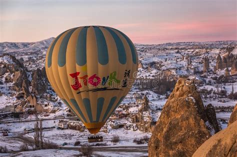 Editorial Goreme Hot Air Balloons Editorial Photo Image Of Landscape