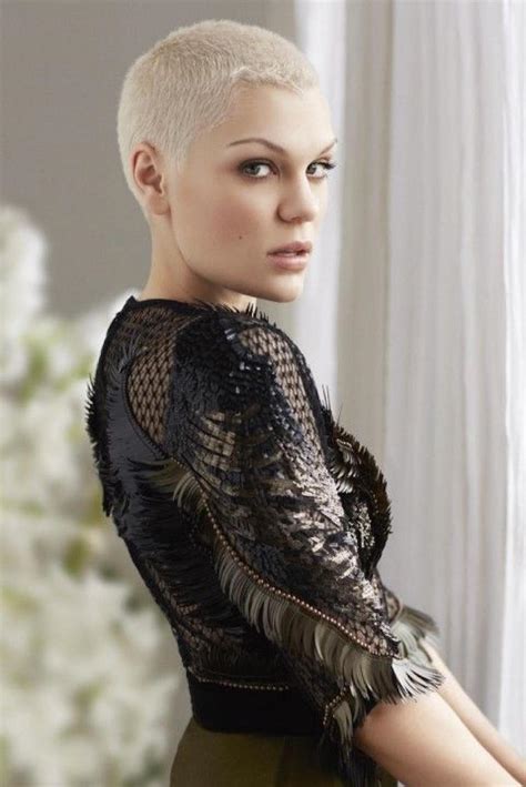 Coupe rasée femme : le grand retour de la coupe de cheveux rasé
