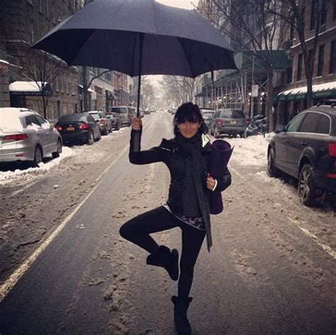 Hilaria Baldwin Keeps Fans Entertained With Quirky Yoga Pictures Hello