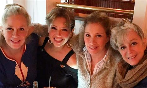 Thalía Se Reúne Con Sus Hermanas Para Iniciar Los Festejos Por Su