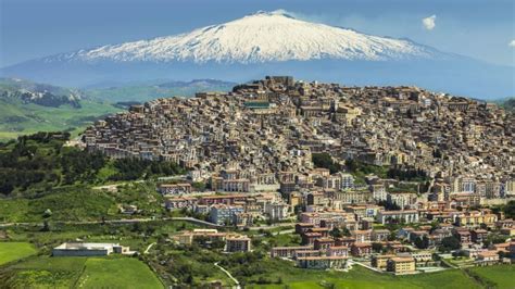 Das Dorf Gangi Liegt In Der N He Des Tna Palermo Cefalu Ventimiglia