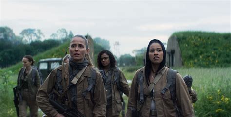 Annihilation Review A Thrilling Terrifying Surrealist Trip Wired