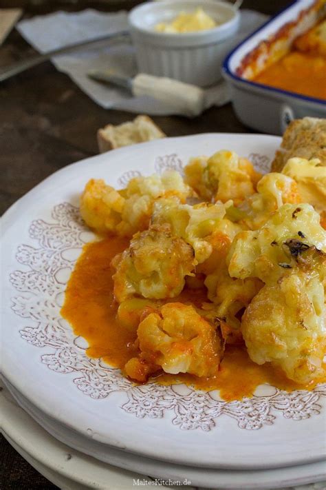 Wer die veganen blumenkohl wings noch ein wenig schärfer haben möchte, kann noch ein wenig sriracha. Blumenkohl-Lauch-Gratin in Paprika-Rahm-Sauce | Rezept ...
