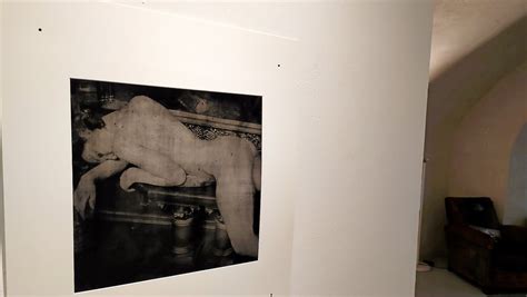 Des filles adultes (âge 18+) décomplexées jouent modèle amateur posant dans multiples séries érotiques de photos. "Nu", une intrigante série de photos érotiques - midilibre.fr
