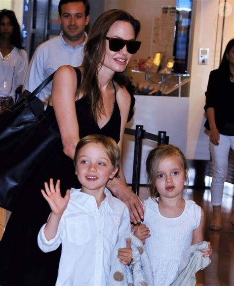 Photo Angelina Jolie Et Ses Jumeaux Knox Leon Jolie Pitt Et Vivienne Marcheline Jolie Pitt
