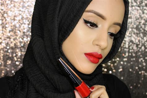 Safiyah Tasneem Sunday Swatches Fenty Beauty Stunna Lip Paint