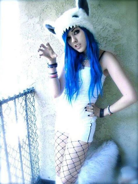 leda monster bunny emo girl blue hair brown eyes emos ♥ pinterest emo girls emo and blue hair