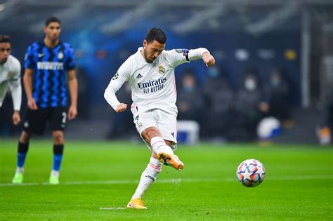 Le real madrid tient son premier galactique de l'intersaison. Eden Hazard names traits of Lionel Messi and Cristiano ...