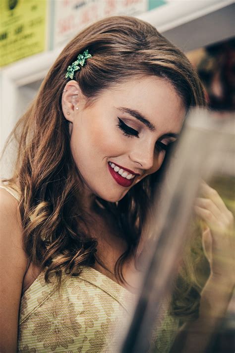 It's obvious that short haircuts make them brighter and chicer. Adorn your tresses with these adorable and perfect hair ...