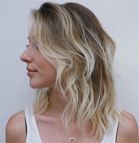 20 Styles With Medium Blonde Hair For Major Inspiration