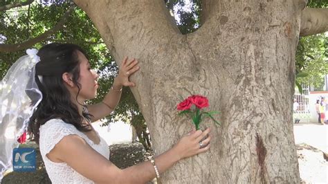 Look These 20 Beautiul People Just Married To A Tree Youtube