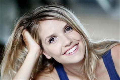 38 born february 4, 1982. personnage de jovany 18/11/17 bravo Martine - Page 2